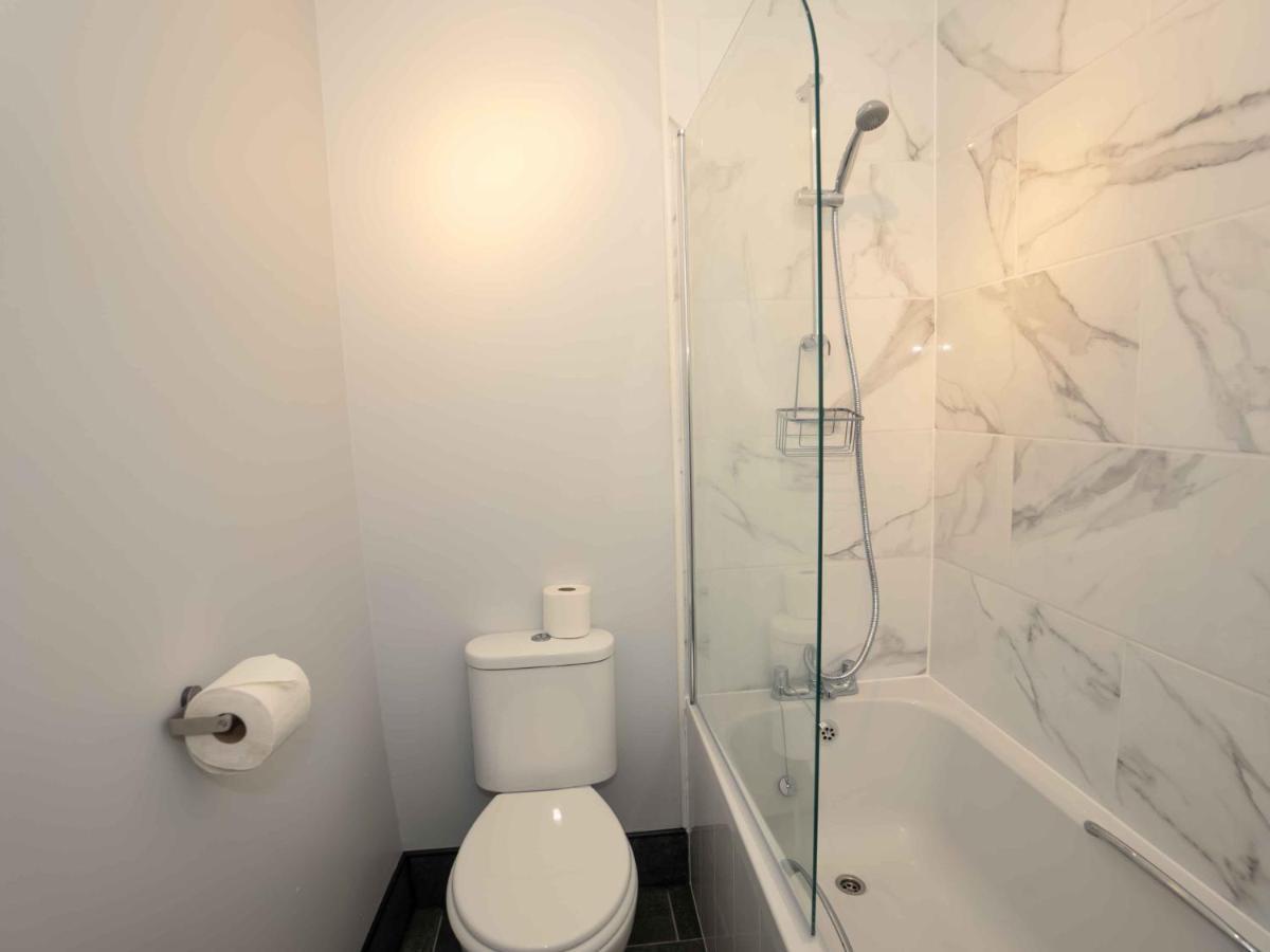 Pass The Keys Newly Renovated 2 Bedroom Apartment And Free Parking Scarborough Kültér fotó